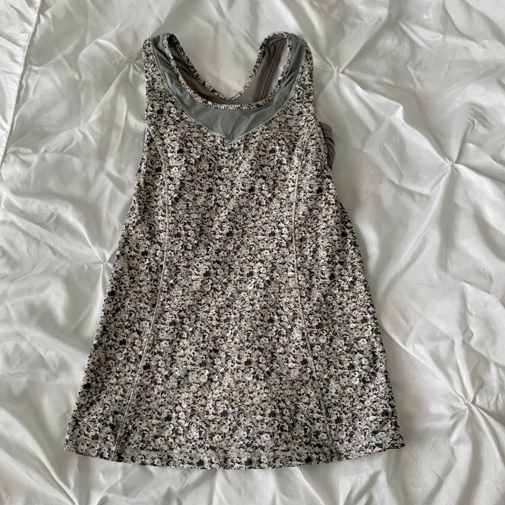 Lululemon Tone It Tank Petite Fleur Silver Spoon / Ambient Grey Floral Sz 2